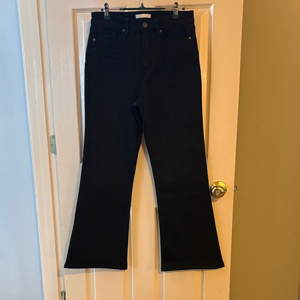 NWOT Lauren Conrad black flare jeans size 8 short.